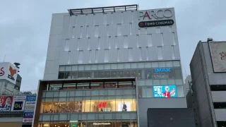 【仙台駅西口】仙台パルコ2の2階に、巨大な『COACH』が置かれているみたい！